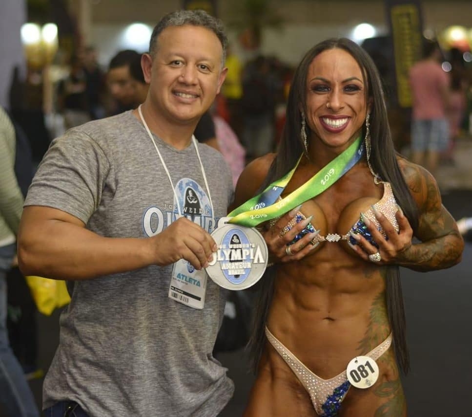 Ale Ferraz com atleta campeã